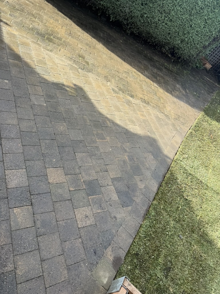 Gardenscape installing paving in a Melbourne backyard